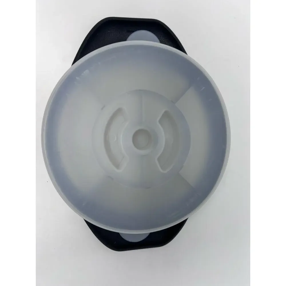 Pampered Chef Pineapple Wedger with Cover Approximately 9 1/2